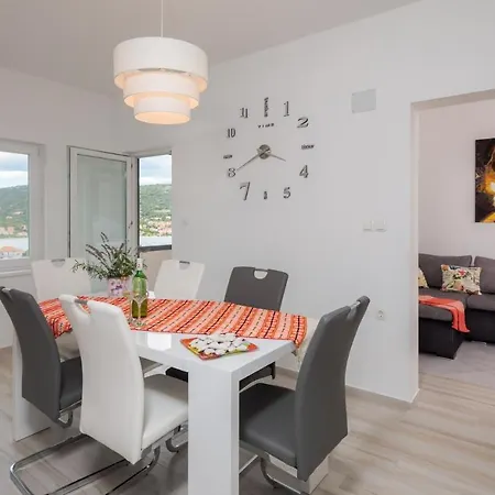Appartement A8 - Modern Apt With Terrace 3 Min Walk To Beach