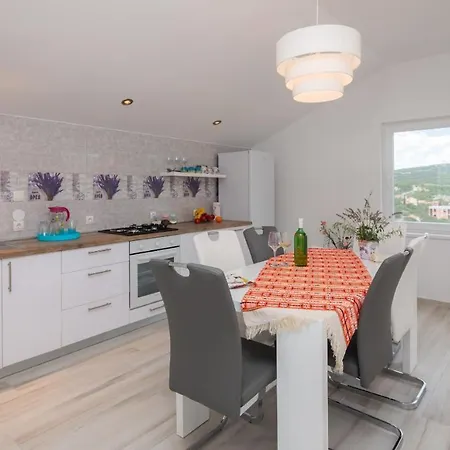 A8 - Modern Apt With Terrace 3 Min Walk To Beach *