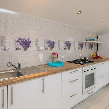 Appartement A8 - Modern Apt With Terrace 3 Min Walk To Beach *