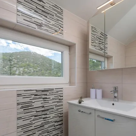 A8 - Modern Apt With Terrace 3 Min Walk To Beach