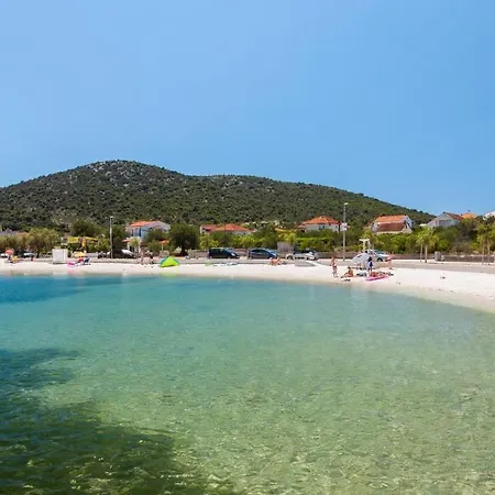 A8 - Modern Apt With Terrace 3 Min Walk To Beach * Vinišće