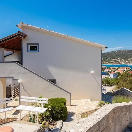 A8 - Modern Apt With Terrace 3 Min Walk To Beach Appartement