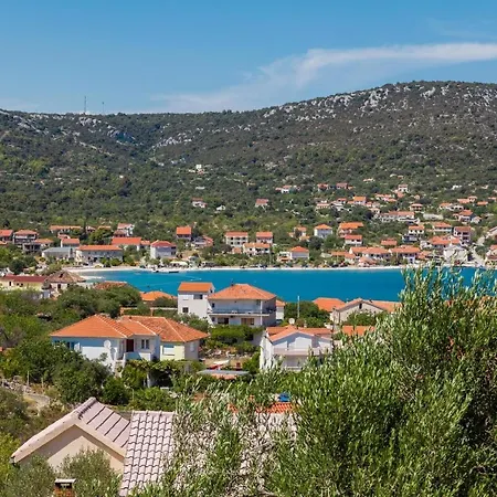 A8 - Modern Apt With Terrace 3 Min Walk To Beach * Vinišće