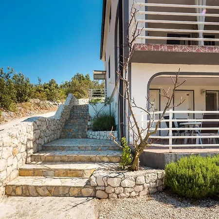 A8 - Modern Apt With Terrace 3 Min Walk To Beach