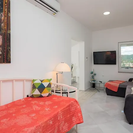 A8 - Modern Apt With Terrace 3 Min Walk To Beach *